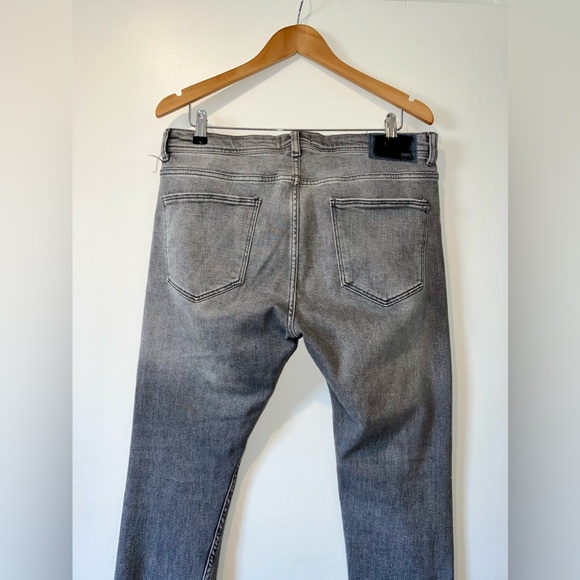 ZARA Gray Distressed Denim Jeans w Zipper Detail - Picture 2 of 8